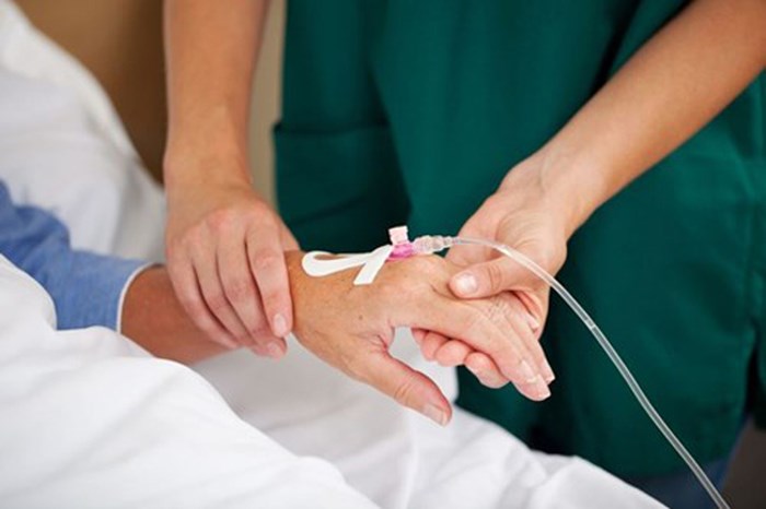 Truyền dịch tại nhà Truyền dịch tại nhà